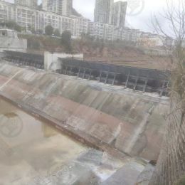 The Spillway Gate:The Spillway Gate, 45 meters long, 3.5 meters high, inflatable shield rubber dam