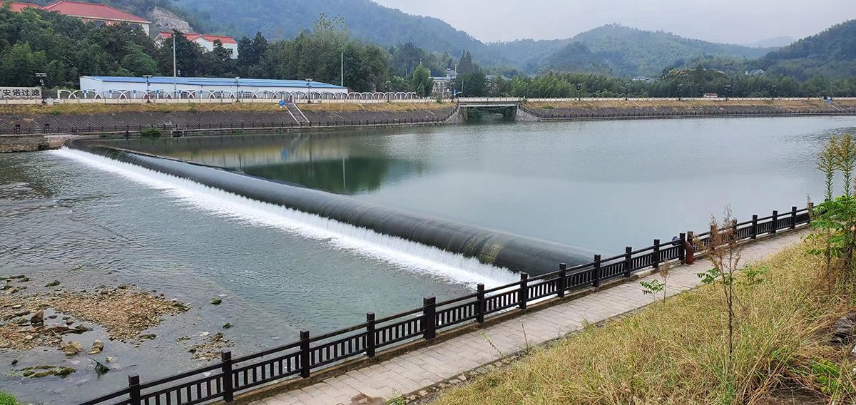 Length 106 Meters, Height 2 Meters, Water-Filled Rubber Dam