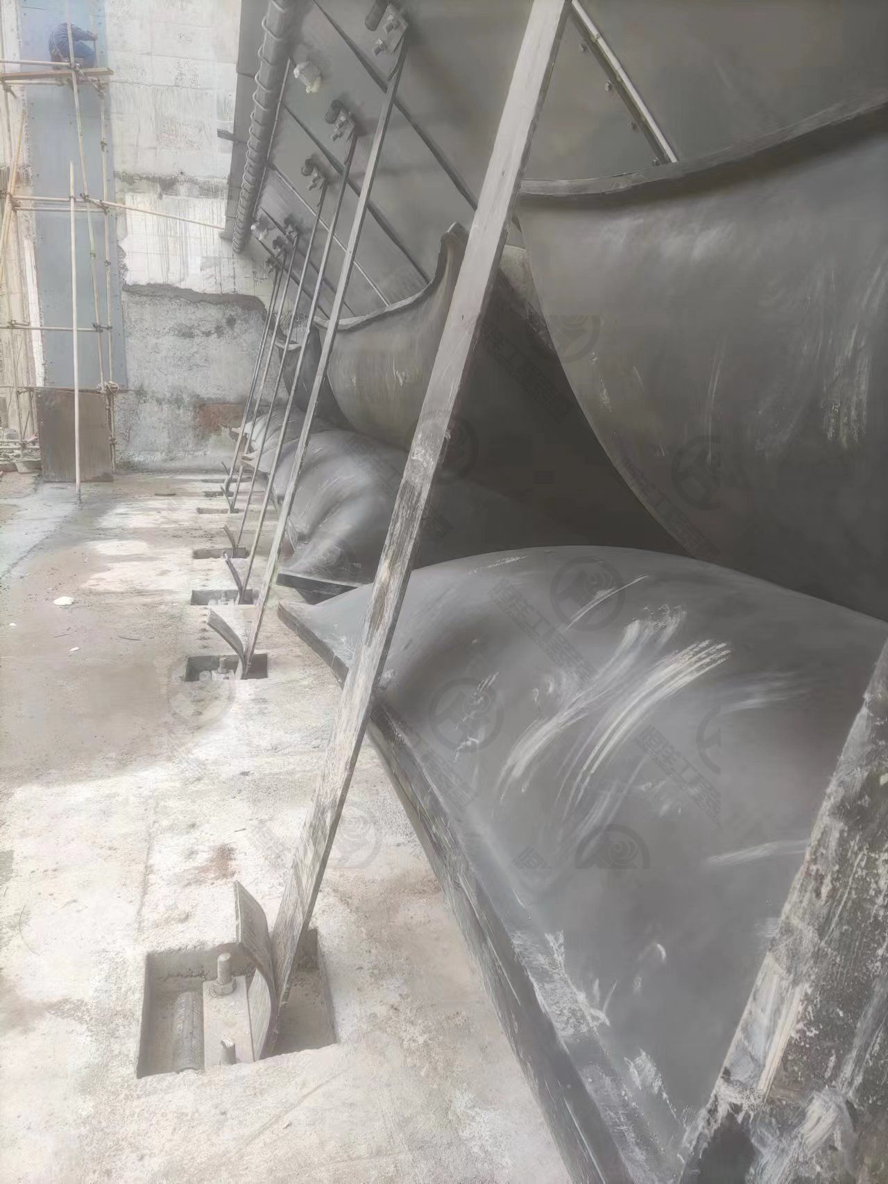 Shield rubber dam: length 60 meters, height 4.5 meters, double air bags, two spans in total